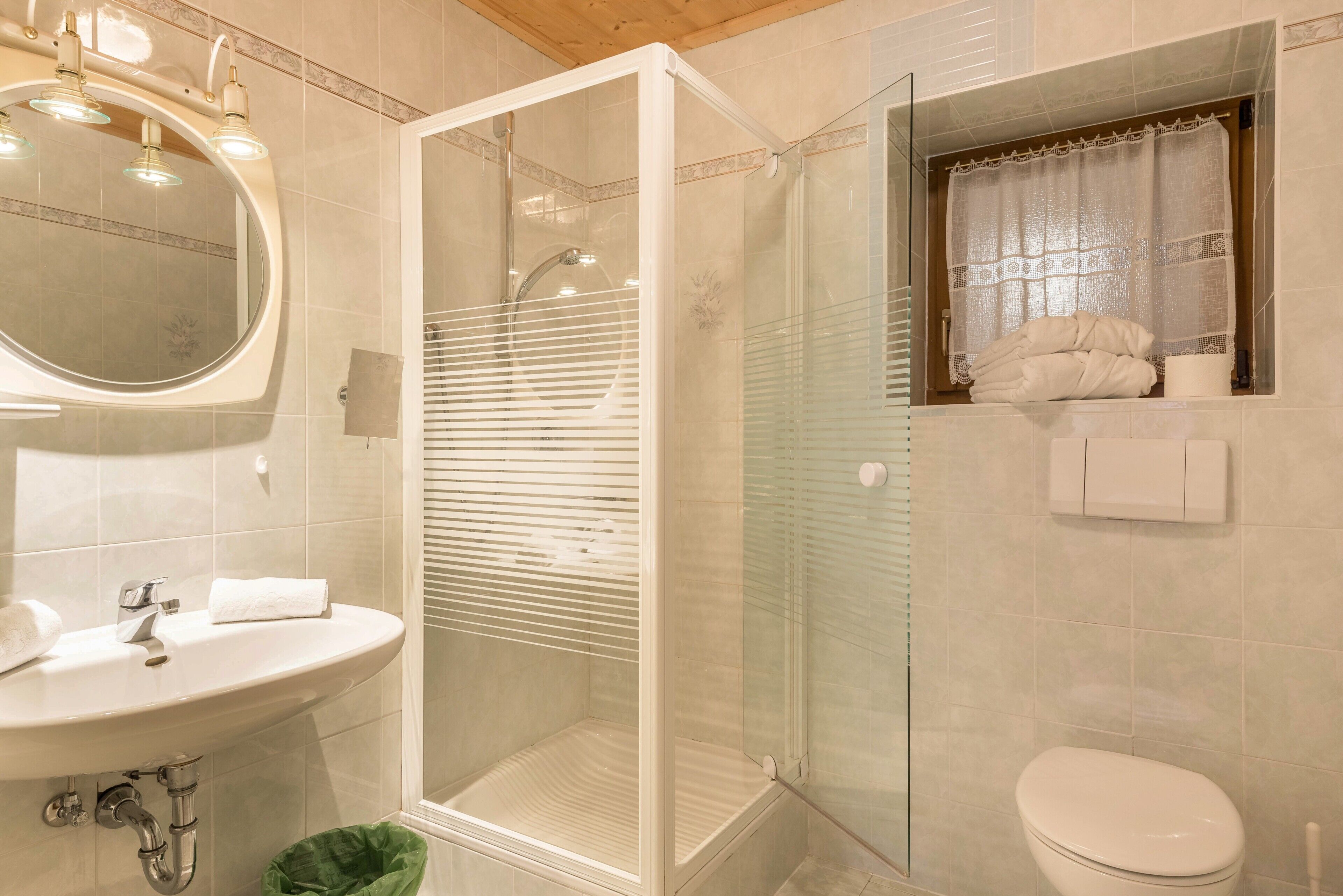 Bathtub, hair dryer, towels