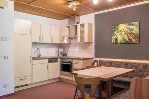 Frigorifero, forno, piano cottura, lavastoviglie