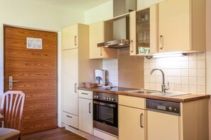 Refrigerador, horno, parrilla de estufa y lavavajillas 