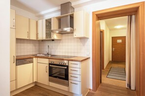 Frigorífic, forn, placa de cuina i rentaplats 