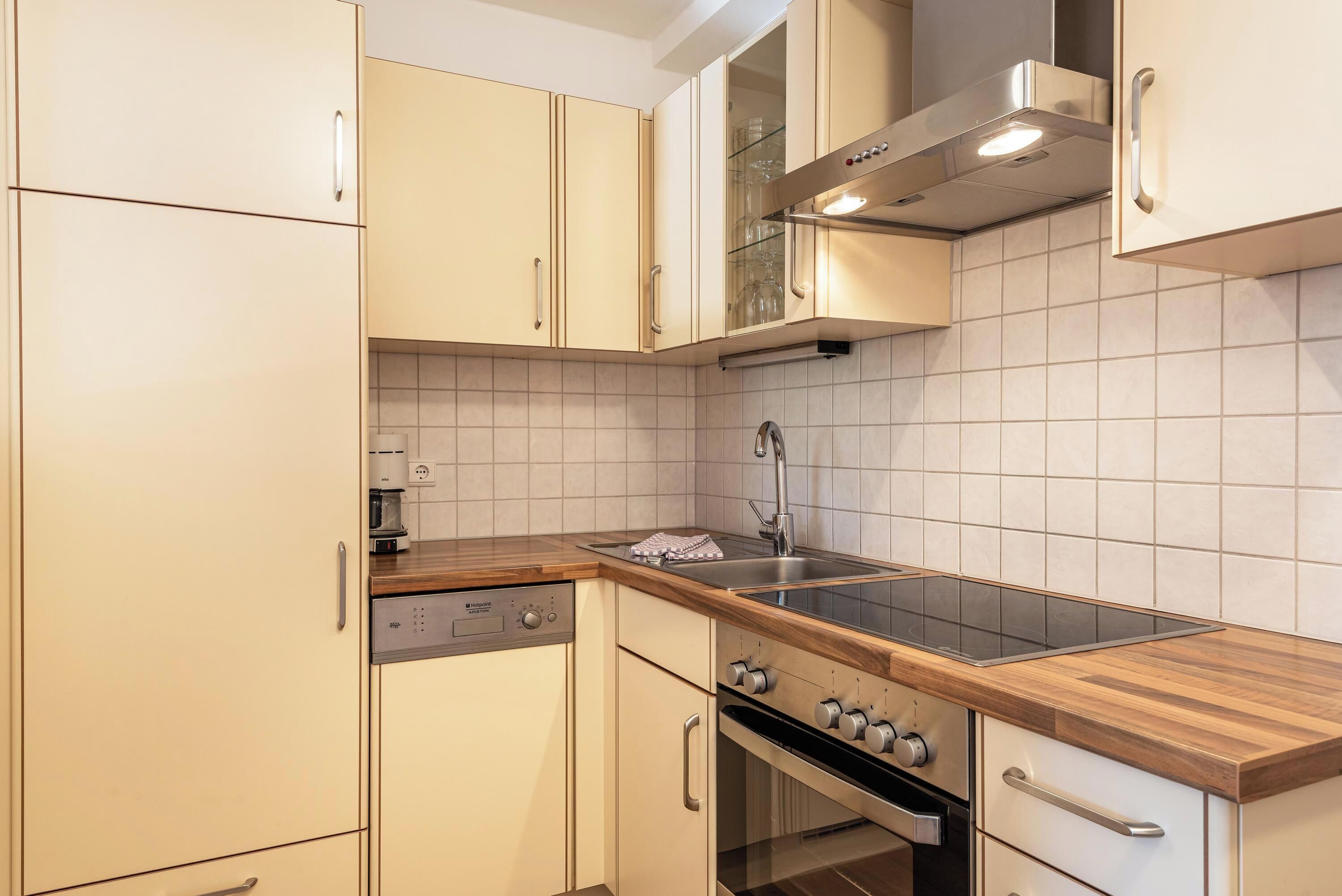 Kühlschrank, Ofen, Herdplatte, Geschirrspüler