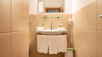 Vasca, asciugacapelli, asciugamani