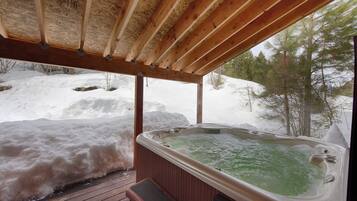 Bathtub spa outdoor