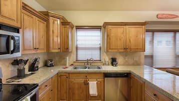 House, 3 Bedrooms | Dapur peribadi