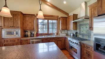 Townhome, 4 Bedrooms | Dapur peribadi