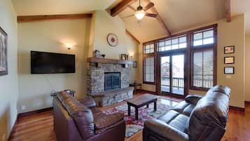 Townhome, 4 Bedrooms | Ruang tamu