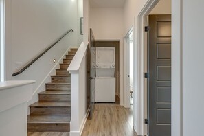 Interior - Modern & Stylish Townhome with Cozy Rooftop (Nashville)