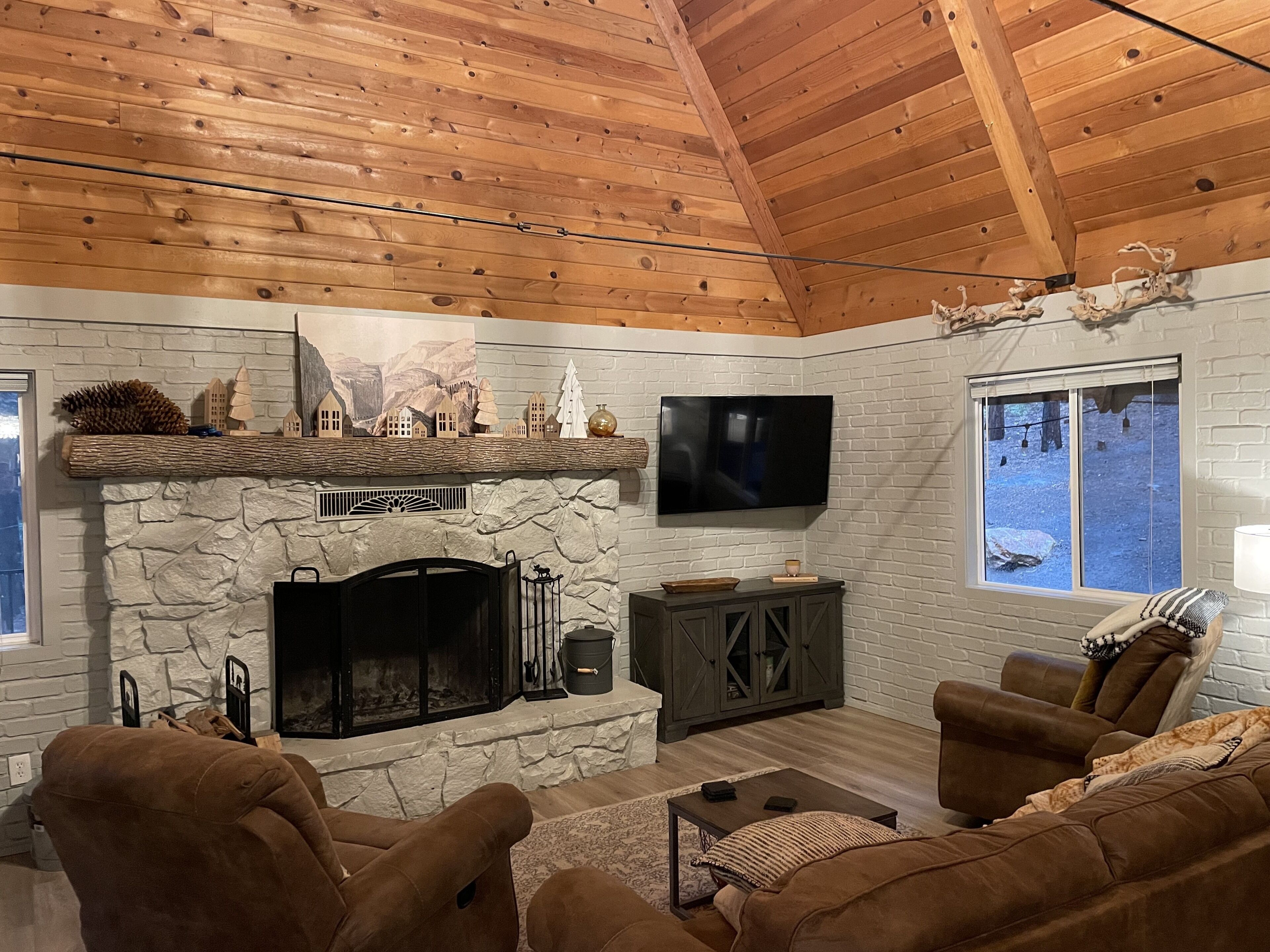 Cabin on the Roost~Pet friendly~A-frame cabin