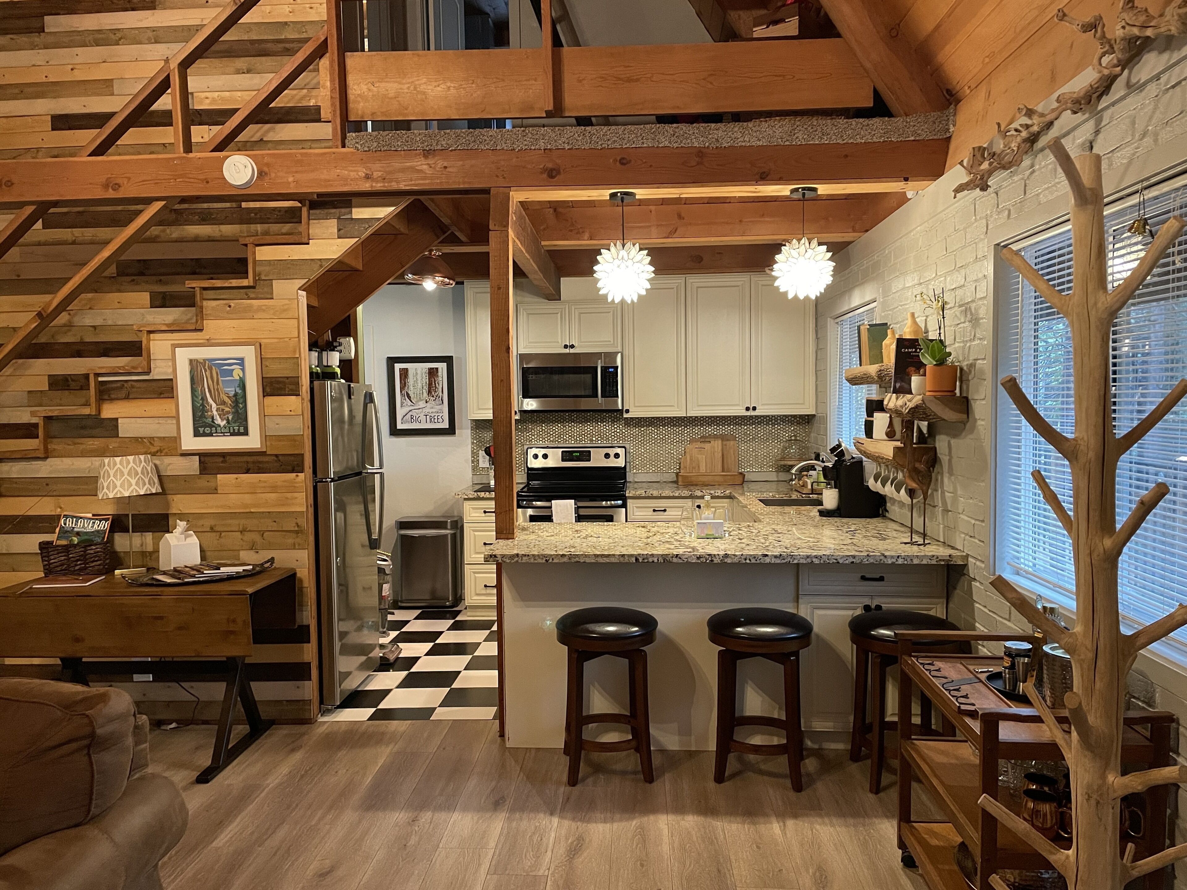 Cabin on the Roost~Pet friendly~A-frame cabin