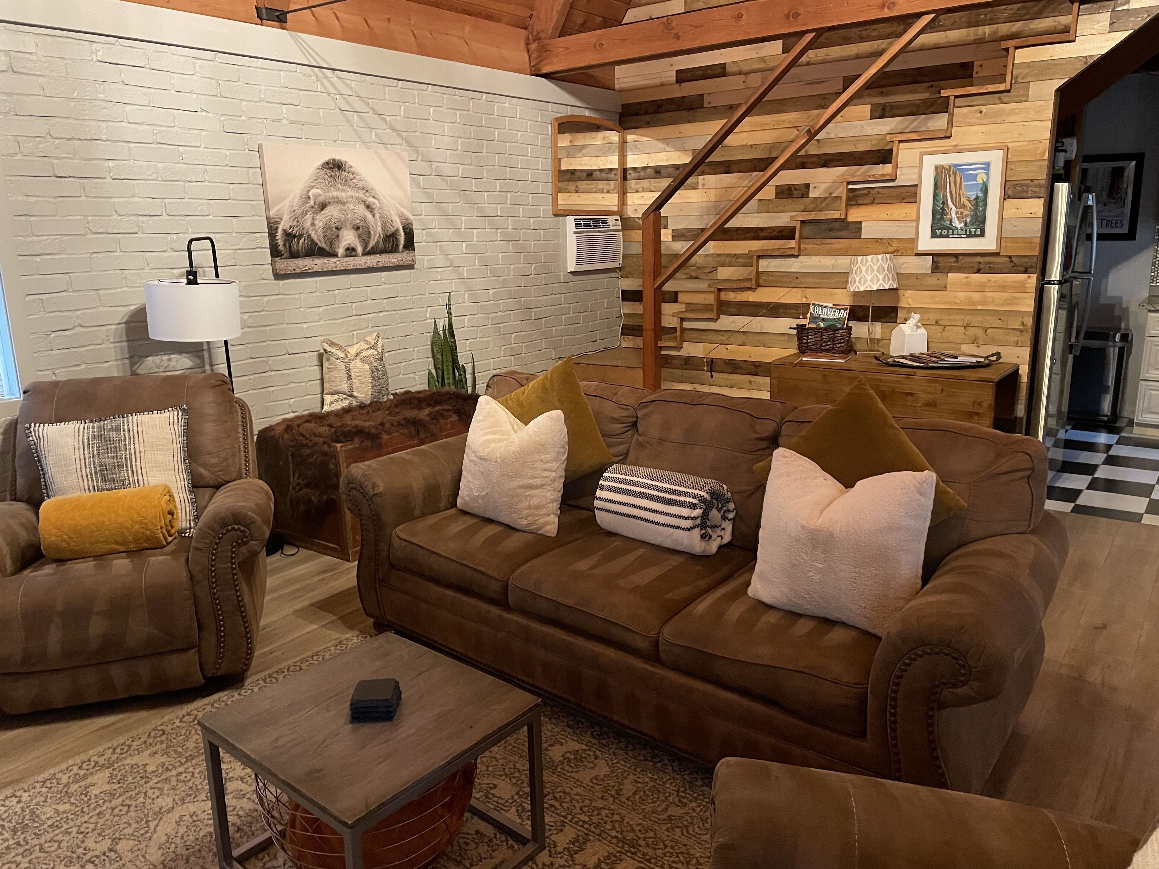 Cabin on the Roost~Pet friendly~A-frame cabin