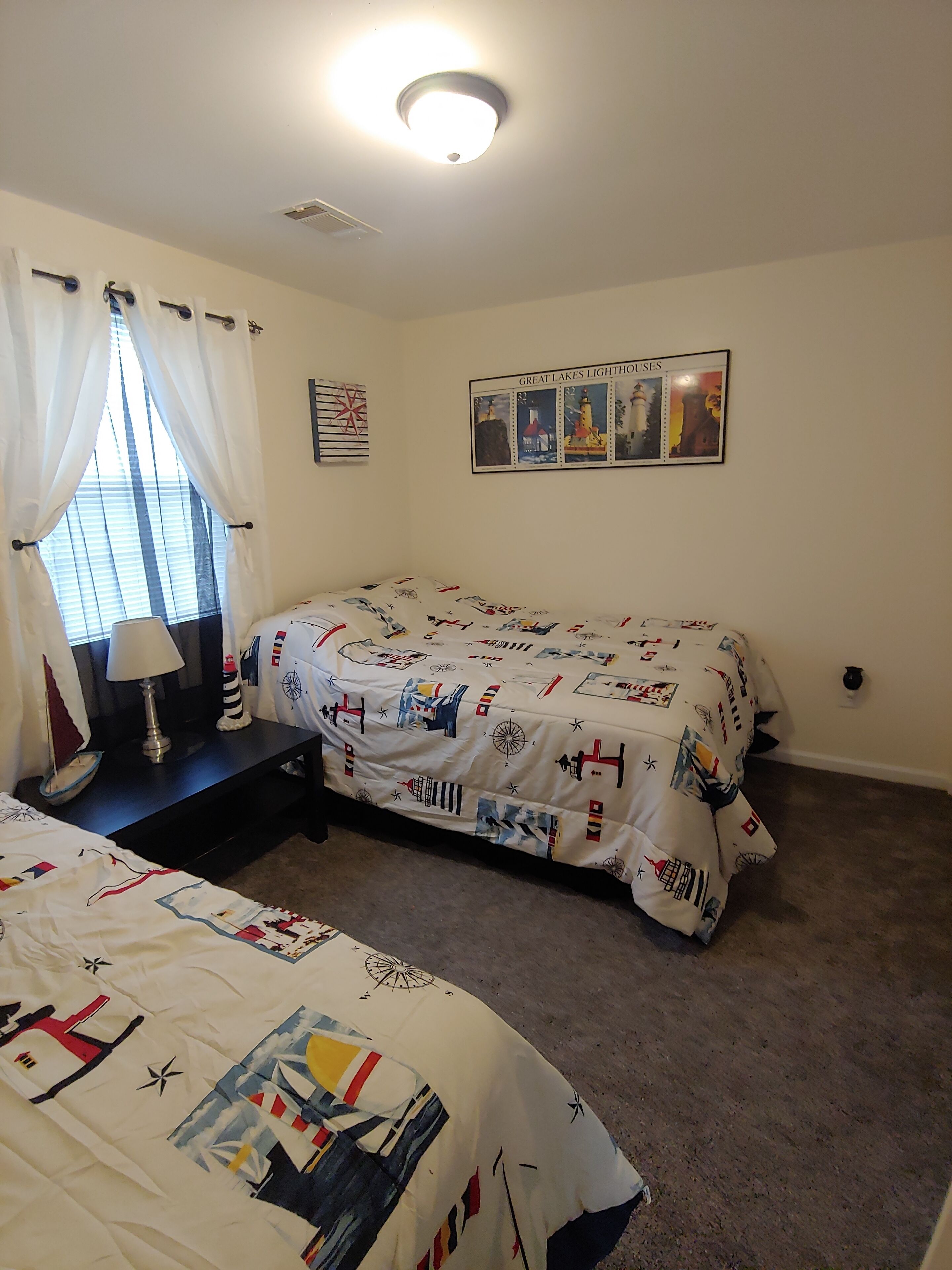 Sleeps 1 to 8<br>Daily or weekly home rental 5 miles from downtown Port Clinton.<br>