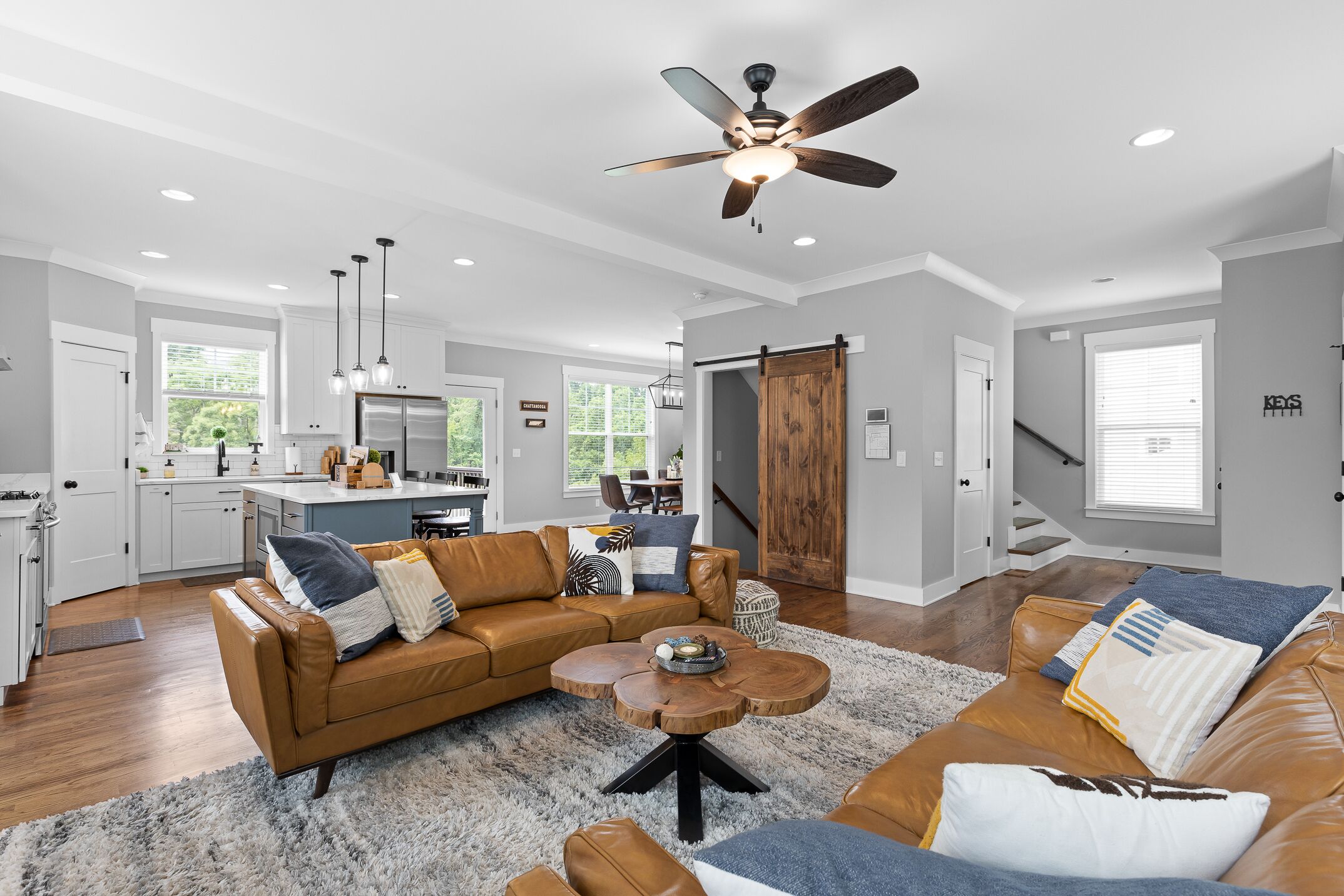 NorthShoreBlue-5mins to DT, Mtn Views, Entertainment Room, Sleeps 10