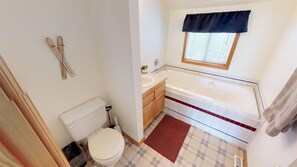 Nhà, 2 phòng ngủ | Phòng tắm | Khăn tắm 