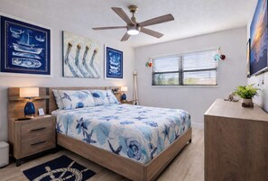 3 bedrooms, desk, iron/ironing board, free WiFi - Waterfront with Dock, Heated Pool, Kayaks, Games (Largo)