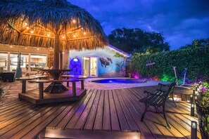 Outdoor dining - Waterfront with Dock, Heated Pool, Kayaks, Games (Largo)