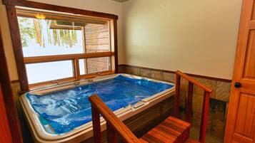 ู
ุบุทุณ ุณุจุง ุฏุงุฎูู