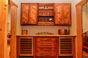 House, 5 Bedrooms | Private kitchen