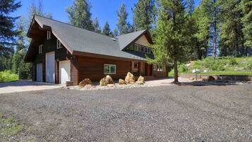 ุงูู
ูุดุฃุฉ ู
ู ุงูุฎุงุฑุฌ