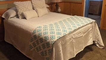 4 bedrooms, desk, iron/ironing board, travel crib