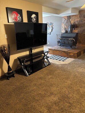 Interior - House near SUU and  Shakespeare festival, Bryce Canyon & Zions National Parks (Cedar City)