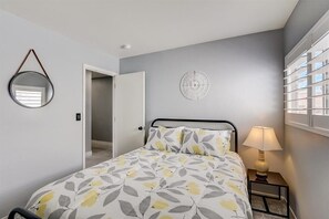 3 bedrooms, desk, iron/ironing board, travel cot