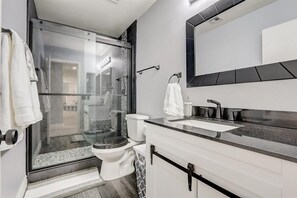 Combined shower/bathtub, hair dryer, towels, soap