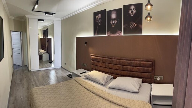 A bedroom with a large bed, bedside tables, a wardrobe, and a mirror. - Luxury2BED1Bath/central Yerevan Wi-Fi/2nd Floor/Demrtchyan40./ARMTRAVElTURE.com (YEREVAN)
