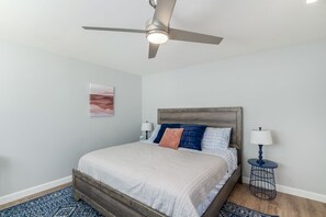 3 soverom, skrivebord, strykejern/-brett og wi-fi (inkludert)