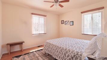 1 bedroom, desk, iron/ironing board, WiFi