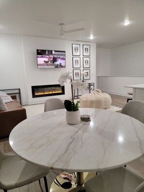 Dining - Cozy New Townhome - W/Fireplace Quiet Neighbors (West Des Moines)