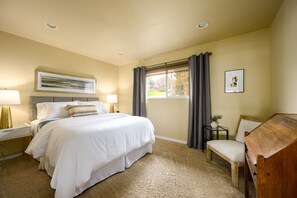 2 makuuhuonetta, työpöytä, silitysrauta/-lauta, ilmainen Wi-Fi