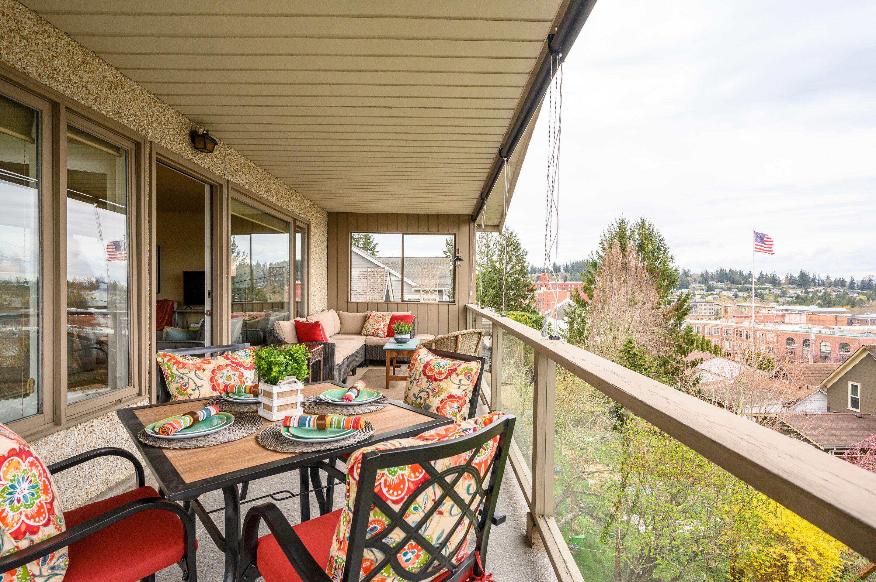 Fantastic Bellingham Bay View Condo just steps to Fairhaven Village & Boardwalk!