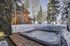 Bồn tắm spa ngoài trời