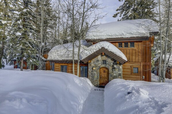 Nhà, 2 phòng ngủ | Ngoại thất