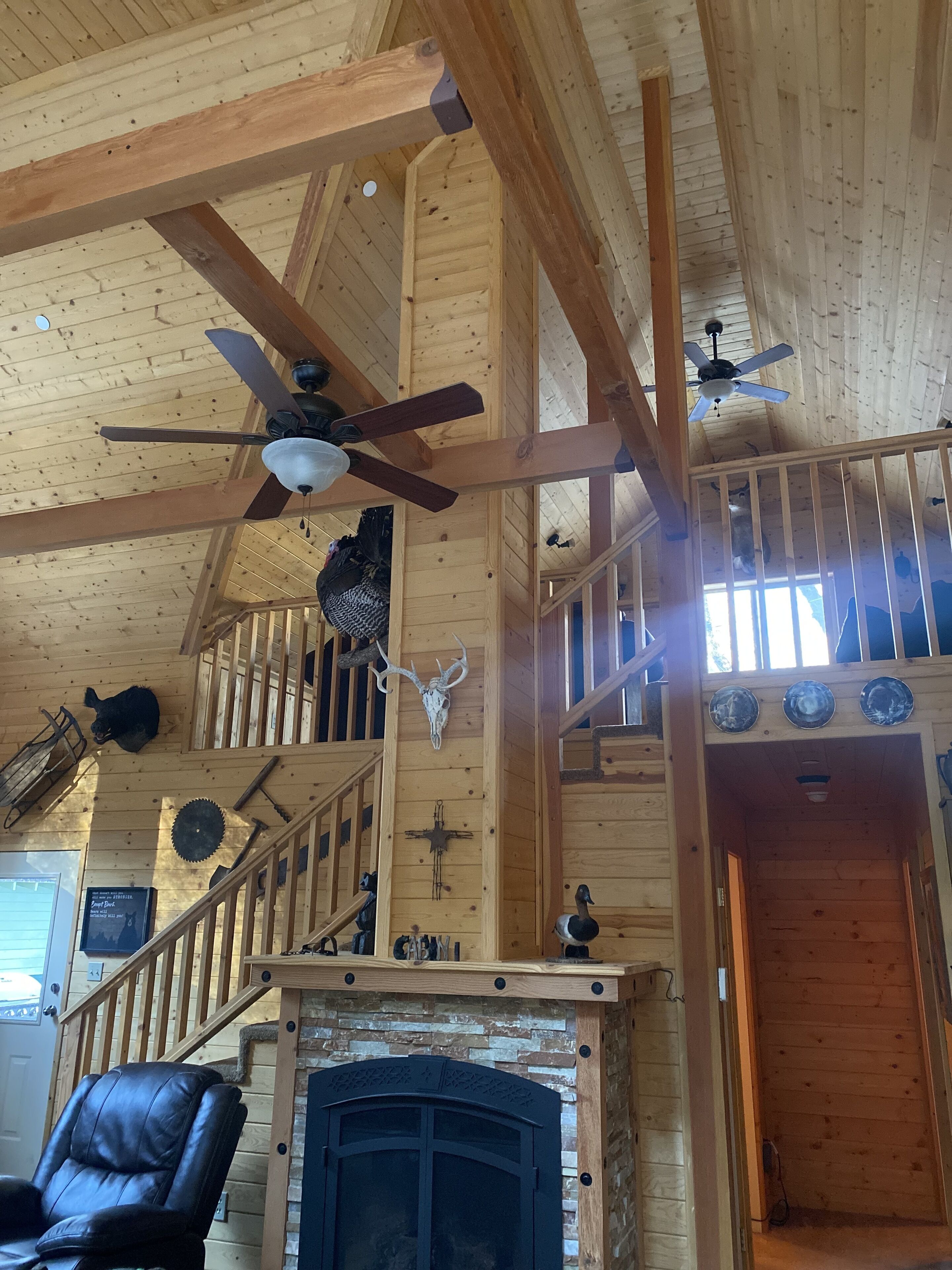 Cabin with guest cottage on the creek