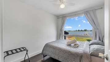 4 bedrooms, desk, iron/ironing board, free WiFi