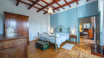 Standard Villa, Multiple Bedrooms, Mountainside (Charming Villa I Tre Archi) | 3 bedrooms, free WiFi, bed sheets
