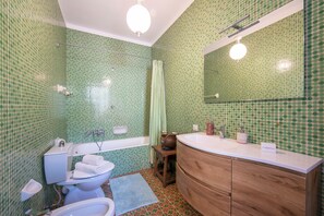 Standard Villa, Multiple Bedrooms, Mountainside (Charming Villa I Tre Archi) | Bathroom