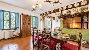 Standard Villa, 3 Bedrooms, Balcony, Mountainside (Villa I Tre Archi for 6 with Private) | Dining