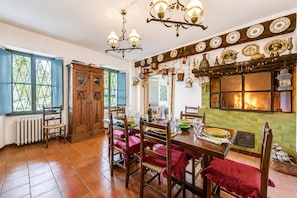 Vila Standar, 3 kamar tidur, balkon, tepi gunung (Villa I Tre Archi for 6 with Private) | Tempat makan
