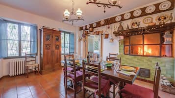 Standard Villa, Multiple Bedrooms, Mountainside (Charming Villa I Tre Archi) | Dining