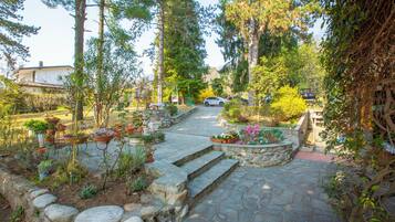 Standard Villa, Multiple Bedrooms, Mountainside (Charming Villa I Tre Archi) | Property grounds