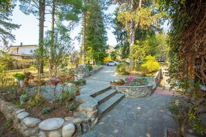 Standard Villa, Multiple Bedrooms, Mountainside (Charming Villa I Tre Archi) | Property grounds