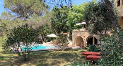 Magnifique villa avec piscine et jardin clos et arboré