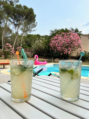 Outdoor pool - Magnificent villa with swimming pool and enclosed garden with trees (Bagnols-sur-Cèze)