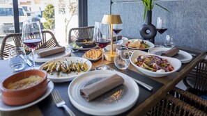 Der serveres aftensmad