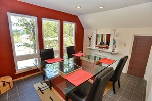 House, 1 Bedroom | Dining room