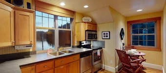 Cozy Boathouse On The Lake W/ Spacious Dock. Boat access only