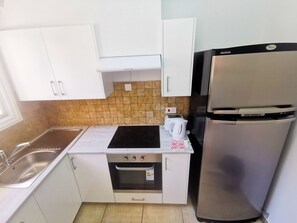 Apartamento standard | Cozinha privada | Geladeira, micro-ondas, fogão, cooktop