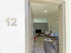Interior entrance - FlipFlop CityCenter Apartment (Larnaca)